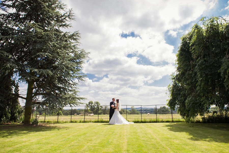 055-creative-wedding-photographs-mythe-barn-atherstone